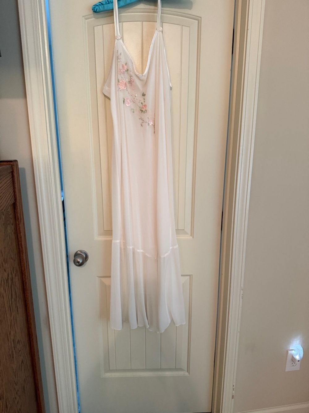 Linea Donatella White Sheer Robe with Pink Floral Embroidery - Picture 2 of 4